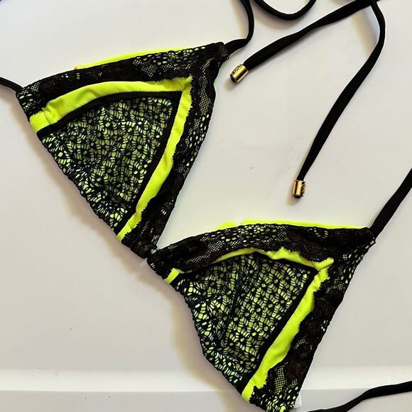 Beach Bunny Bikini Top - Picture 4 of 5